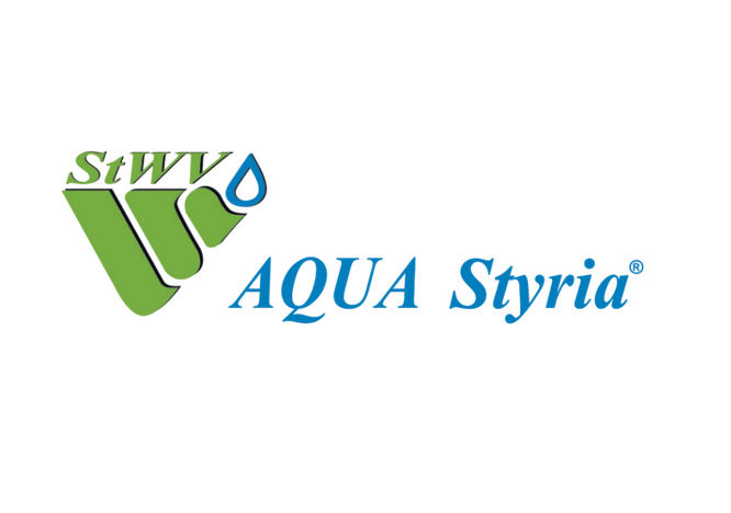 Logo von StWZ AQUA Styria mit grüner und blauer Schrift sowie Wassertropfen-Symbol.