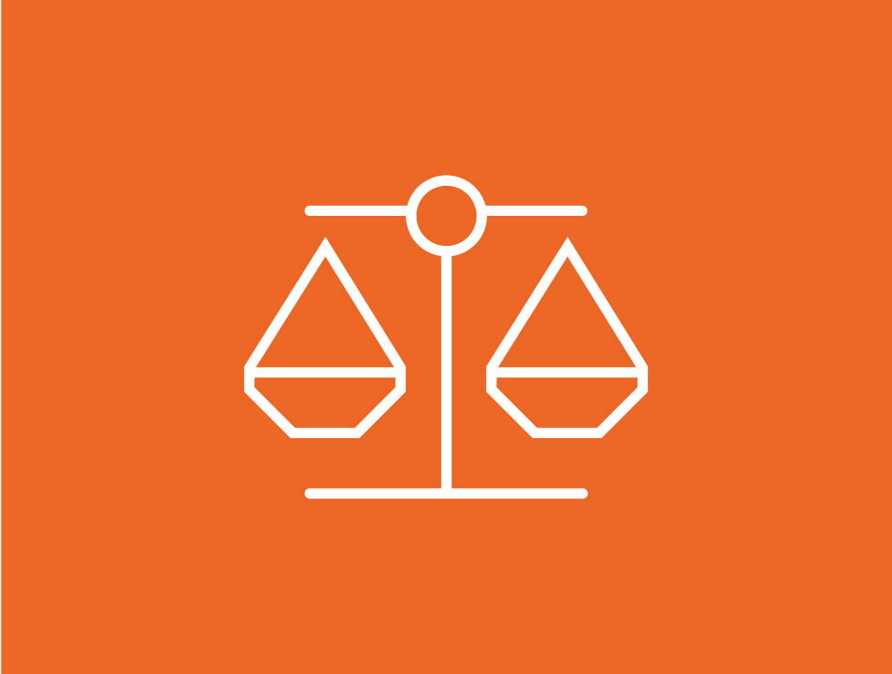 Ein einfaches schwarzes Waage-Symbol auf orangefarbenem Hintergrund.